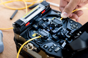 Fiber Optic Fusion Splicer and cable installation